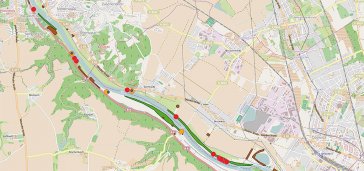 Elbabschnitt südöstlich von Meißen (rote Punkte: 2013 zusätzlich erfasste Schwarzpappeln; dunkelgrüne Flächen: 2013 erfasste potenzielle Schwarzpappel-Pflanzflächen; braune Flächen: 2013 erfasste Hybridpappelbestände). | Kartengrundlage: OpenStreetMap